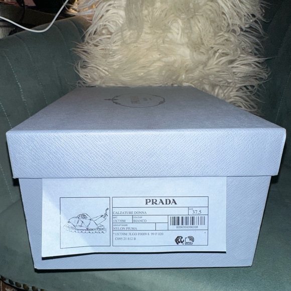 Triangle-logo padded chunky sandals - Picture 2 of 8